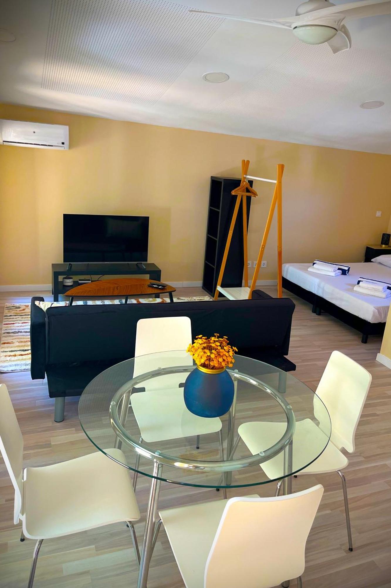 Fee4Me Cabin With Pool And Garden San Martín de la Vega Exteriör bild